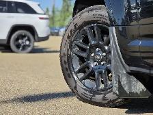 2025 Land Rover Defender X-Dynamic SE - Photo 12