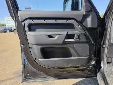 2025 Land Rover Defender X-Dynamic SE - Photo 16