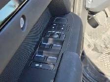 2025 Land Rover Defender X-Dynamic SE - Photo 17