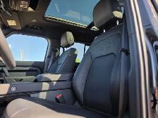 2025 Land Rover Defender X-Dynamic SE - Photo 18