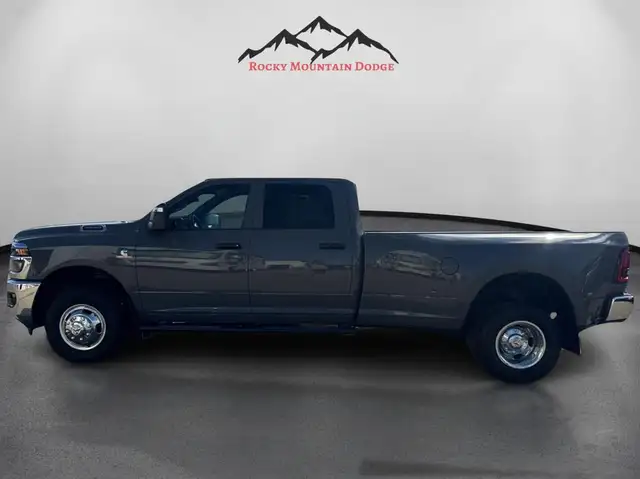 2026 RAM 3500 CREWCAB TRADESMEN DIESEL DUALLY