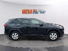2022 Toyota RAV4 LE - Photo 2