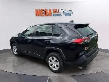 2022 Toyota RAV4 LE - Photo 5