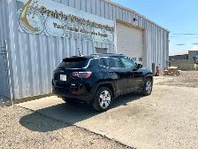2022 Jeep Compass Latitude AWD | Command Start | Heated Seats - Photo 5