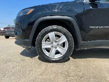 2022 Jeep Compass Latitude AWD | Command Start | Heated Seats - Photo 10