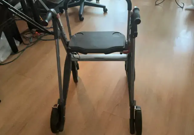 Déambulateur presque neuf