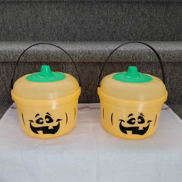 2 citrouilles à bonbons vintage - McDonald’s 1993