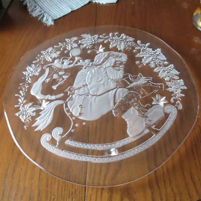 ETCHED GLASS CAKE PLATE