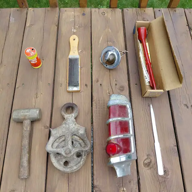 Lot d'outils et d'accessoires vintage