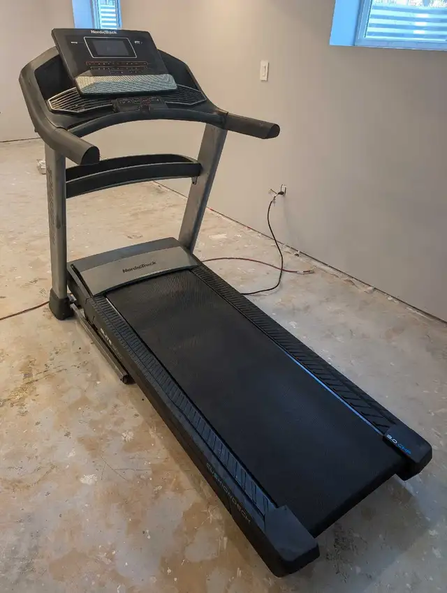 Treadmill Free - Nordic Track Elite 900 (see description)