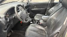 2011 Kia Rondo EX - Photo 9