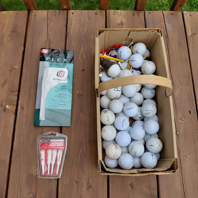 Lot de 54 balles de golf, gant et accessoires