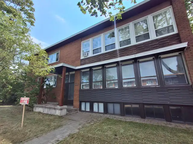 4 1/5 à louer sur Henri Bourassa à Ville St-Laurent.