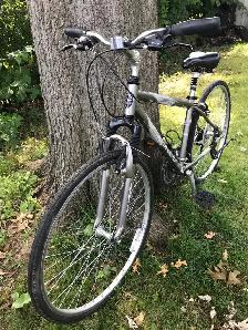 Norco Malahat Comfort Hybrid Bike 28' (700C) / Vélo hybride - Photo 3