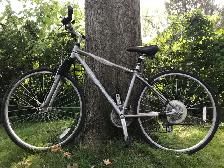 Norco Malahat Comfort Hybrid Bike 28' (700C) / Vélo hybride - Photo 6