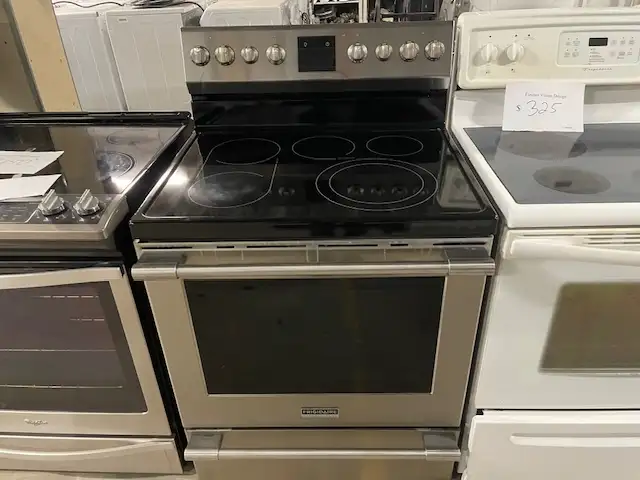 Cuisinière stainless vitrocéramique Frigidaire