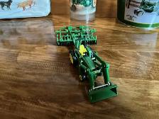 Lots o’ JOHN DEERE Farm Collectibles ! - Photo 8