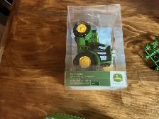 Lots o’ JOHN DEERE Farm Collectibles ! - Photo 9