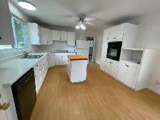 Spacious 5-bed, 2 Bath Family Home - Steps from Bellevue Park - Photo 2