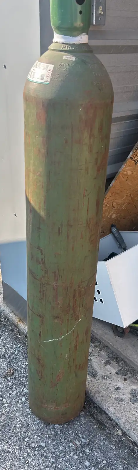 oxygen tank