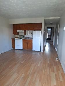 Logement, 2.5 pcs , poêle et frigo inclus,  stationnement, - Photo 3