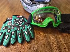kids medium DOT ATV/Motorcross/motorcycle helmet - Photo 2