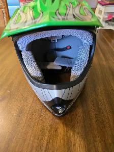 kids medium DOT ATV/Motorcross/motorcycle helmet - Photo 3