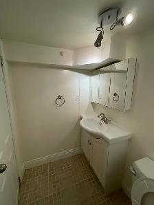 10-Minute Walk to McMaster, Room for Rent - Photo 8
