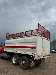 Mack grain and silage truck - Photo 6
