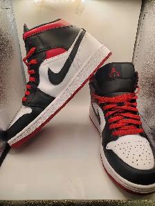Air Jordan 1 Mid size 9 mens