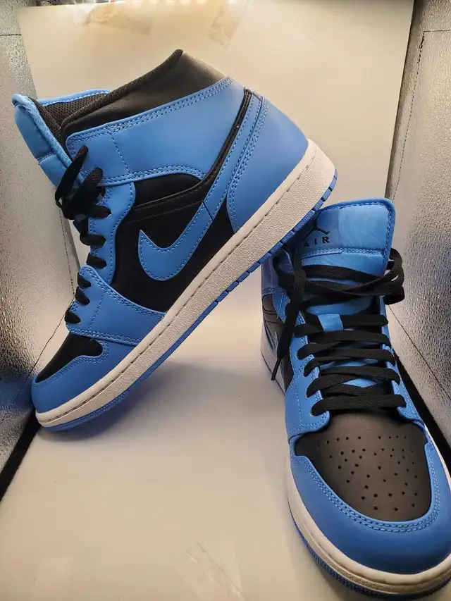 Nike Air Jordan's 1 mid size 9 mens