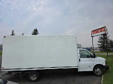 2018 GMC Savana 3500 cutaway cube van - Photo 2
