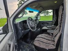 2018 GMC Savana 3500 cutaway cube van - Photo 5