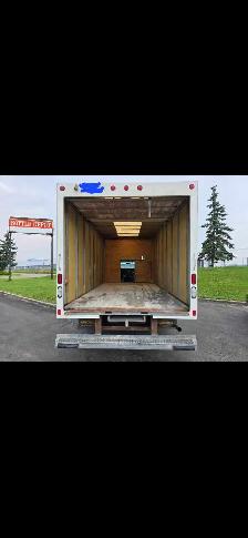 2018 GMC Savana 3500 cutaway cube van - Photo 6