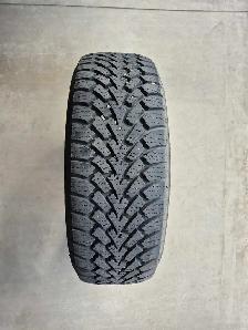 Good Year 17 rim size Winter tires looks new - Photo 2