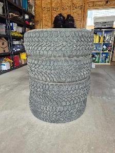 Good Year 17 rim size Winter tires looks new - Photo 4