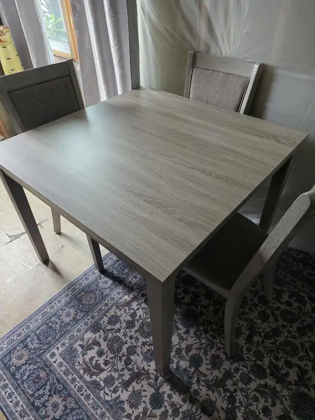 Dining room table