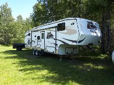 5th wheel travel trailer - Photo 2