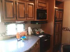 5th wheel travel trailer - Photo 8
