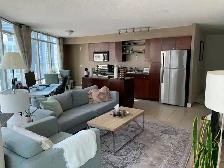 HUGE downtown 750 sq ft 1 Den Condo - Spadina & Front w parking