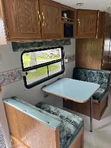Fleetwood prowler camper - Photo 4