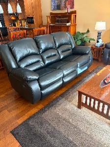Brand new black recliner sofa . - Photo 2