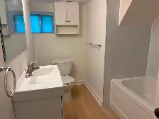 Dufferin Grove Renovated Two Bedroom Apartme - Photo 8