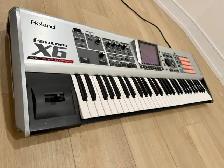 Roland Fantom X6 Synth - Photo 3