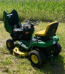 John Deere riding lawnmower model D120 42" deck  21 HP, 540cc - Photo 2