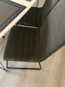 Dining Room Table with Chairs - Photo 2