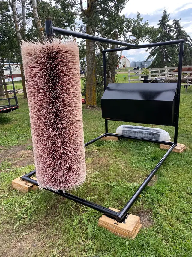 Cow Scratcher/oiler mineral feeder