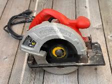 Scie circulaire Black & Decker 7 1/4 po 11 A