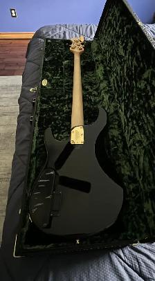 Ernie Ball Musicman Bass Guitar - Photo 4