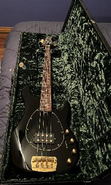 Ernie Ball Musicman Bass Guitar - Photo 5